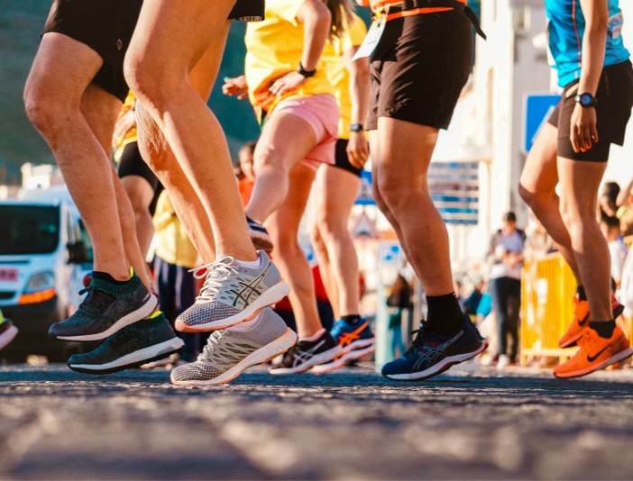 people-wearing-running-shoes-2526878_meitu_4.jpg