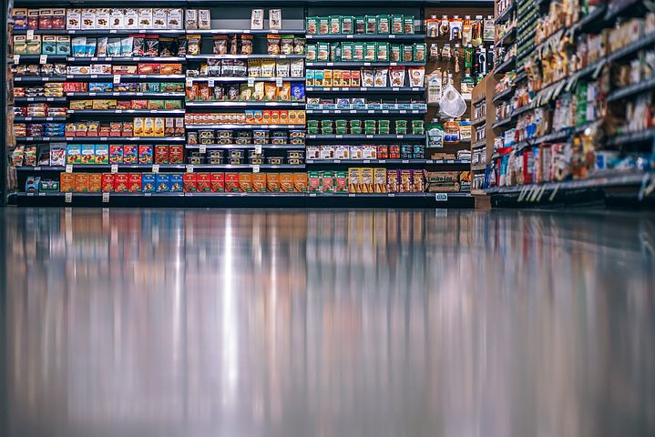 aisle-3105629__480.jpg