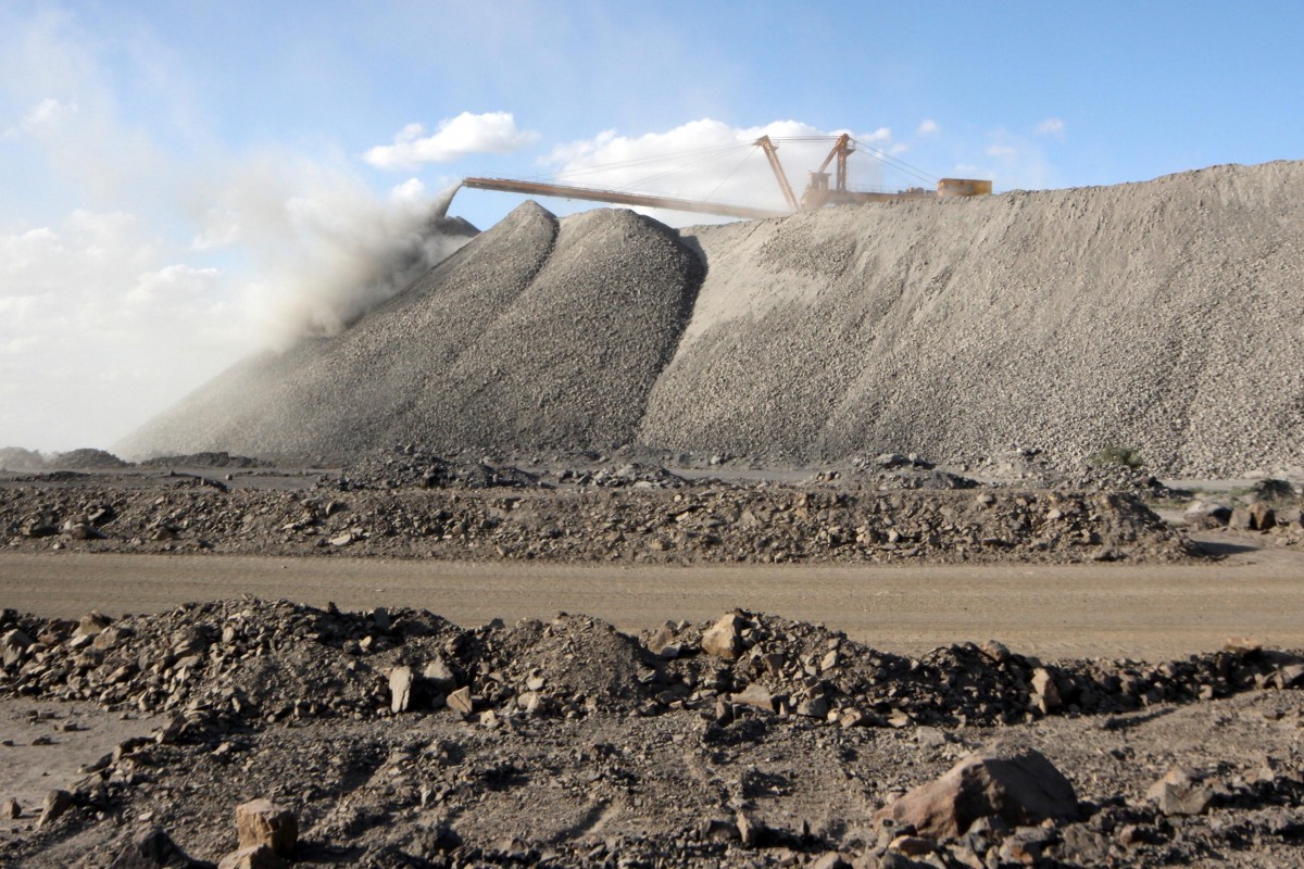 2011年7月，在内蒙古的Bayan Obo矿山上发现了一台采矿机，该矿机包含稀土矿物。照片：路透社.jpg
