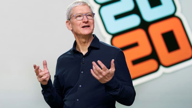苹果CEO库克在2020苹果全球开发者大会上。（图源：路透社）.jpg