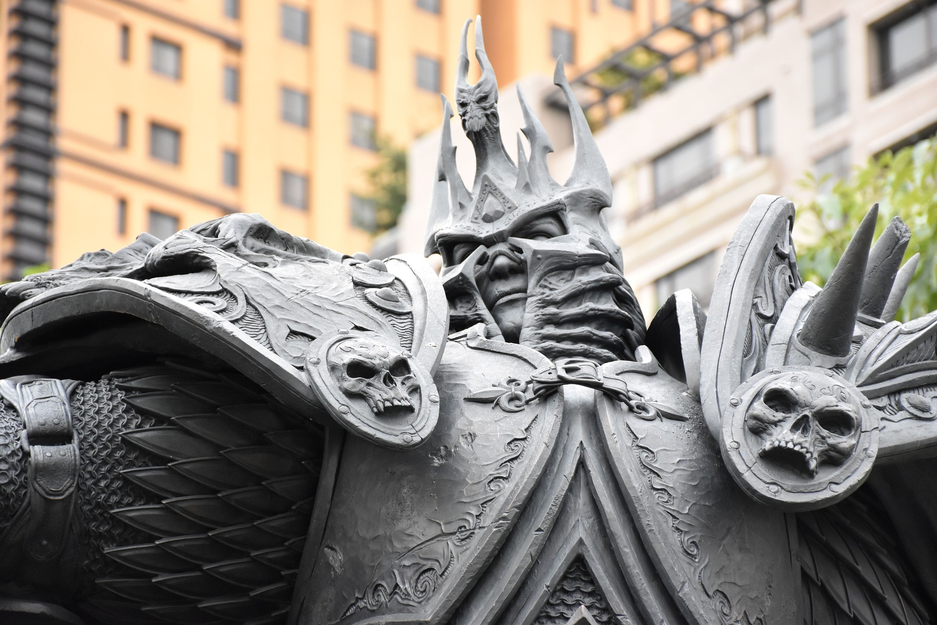 statue-g9941851fd_1920.jpg