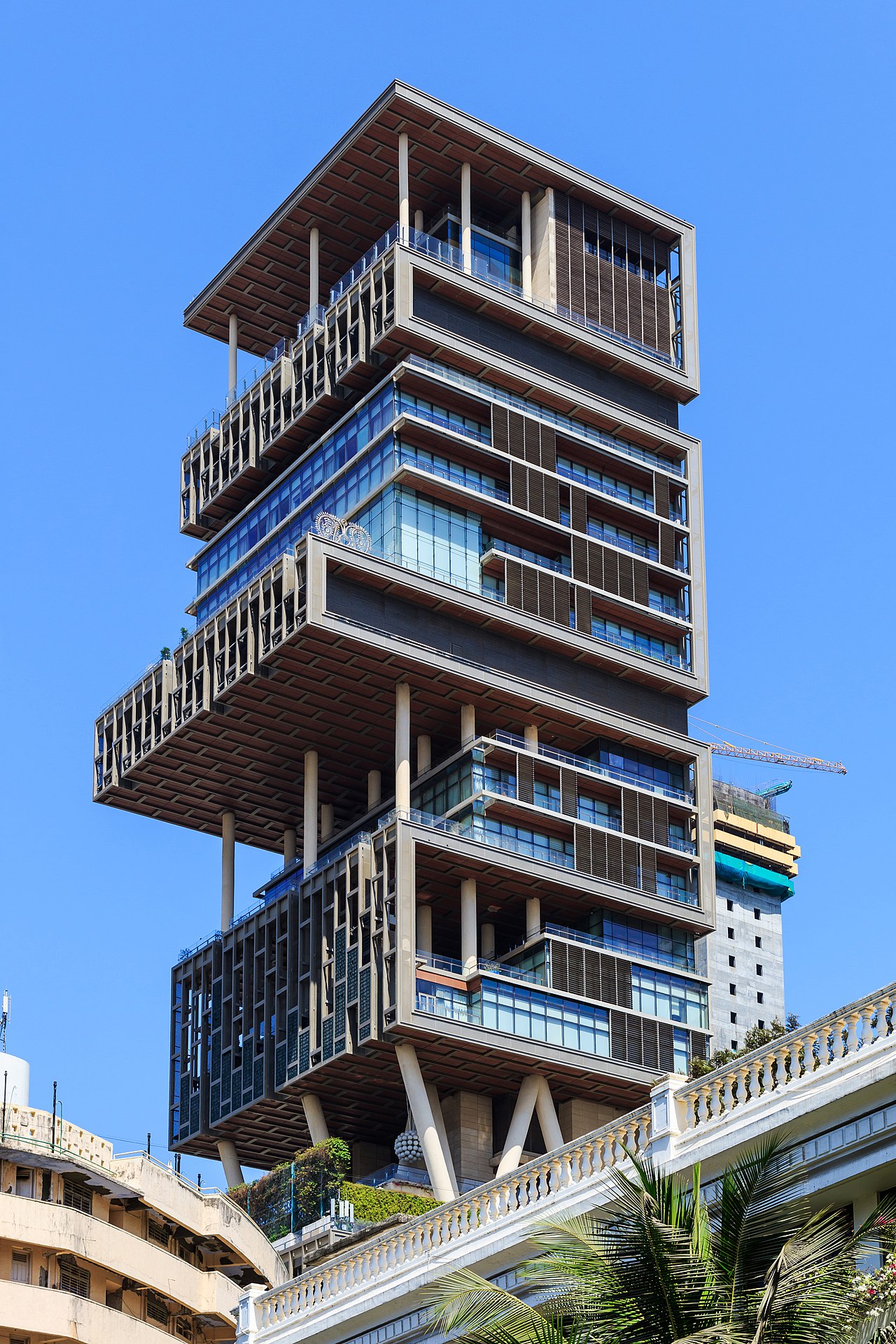 Mumbai_03-2016_19_Antilia_Tower.jpeg