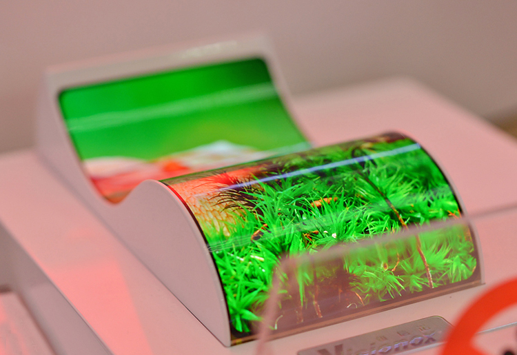 维信诺公司的曲面柔性amoled液晶屏幕.来源:视觉中国