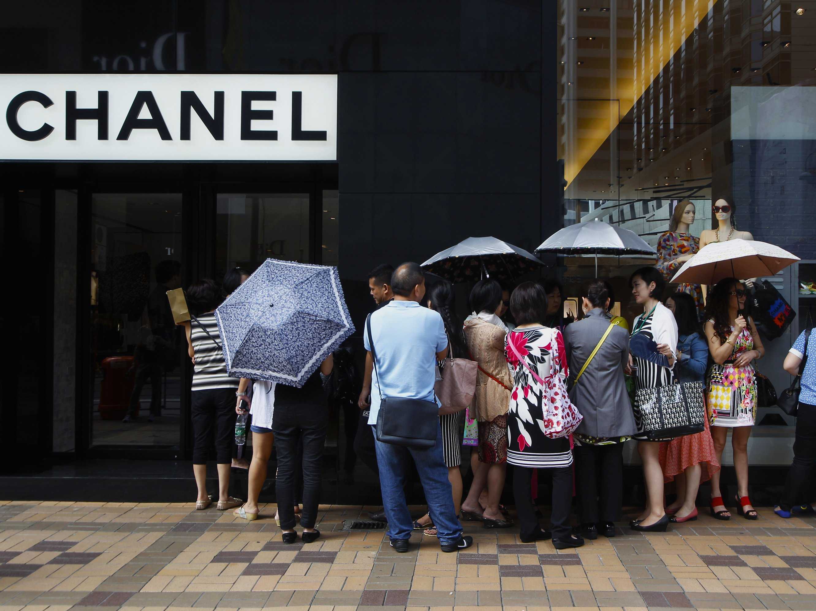 the-lines-outside-luxury-stores-in-hong-kong-are-like-nothing-youve-ever-seen.jpg