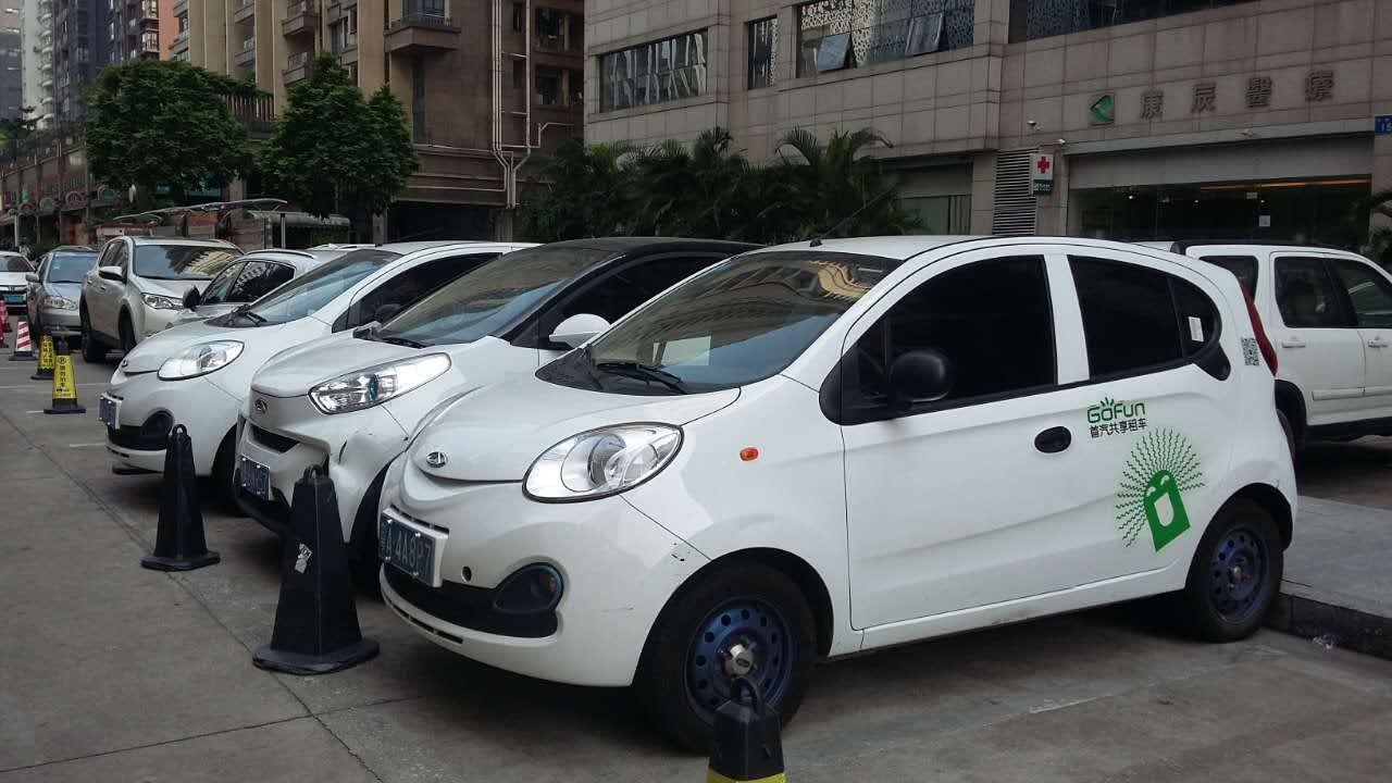 广州市远洋明珠大厦后停车场里的共享汽车奇瑞“小蚂蚁”.jpg